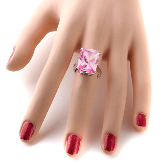 Srebrny Pierścionek z Dużą Czarną Cyrkonią