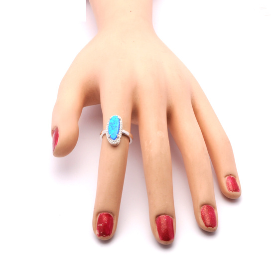 Srebrny Pierścionek Kwiatuszek z Niebieskim Opalem