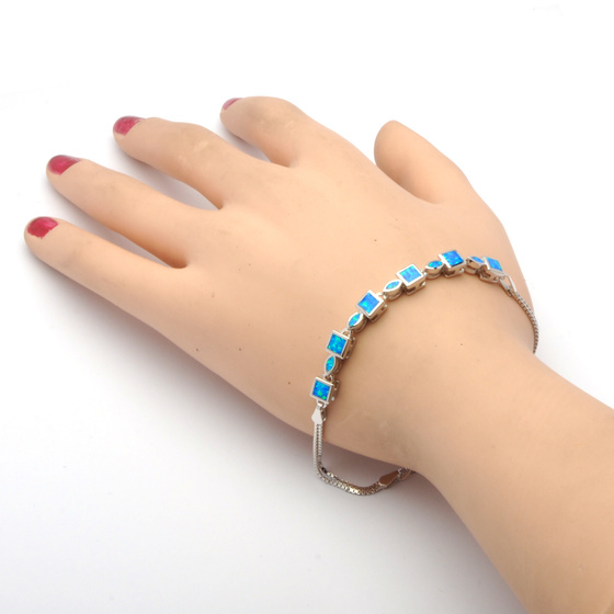 Srebrna Bransoletka z Niebieskim Opalem