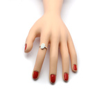 Srebrny Pierścionek Kształt Owalny z Białym Opalem