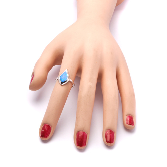 Srebrny Pierścionek Kształt Oka z Opalem