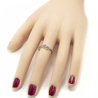 Złoty Pierścionek Przeplatany Brylantami 0.15ct