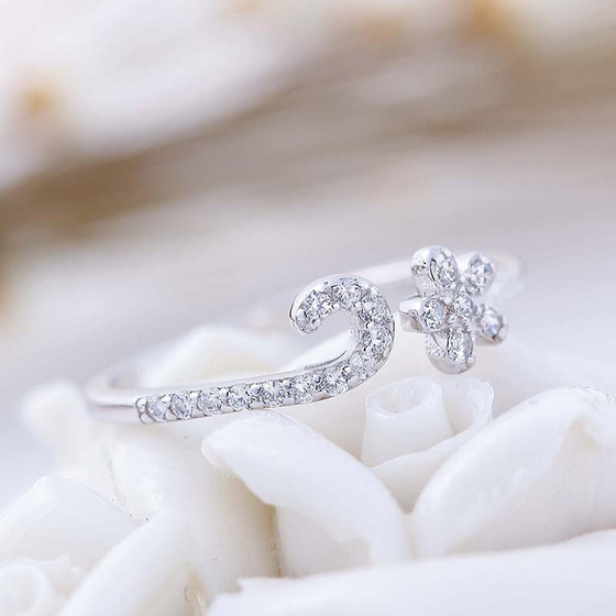 Srebrna Obrączka z Białymi Cyrkoniami