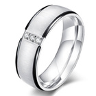 Obrączka ze Stali z Diamentowymi Kamieniami 