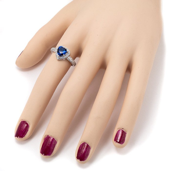 Pierścionek Srebrny z Szafirowym Sercem