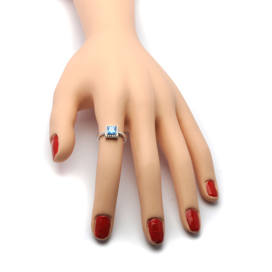Pierścionek Srebrny z Błękitną Cyrkonią
