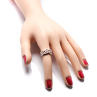 Srebrny Pierścionek Przeplatany Cyrkoniami