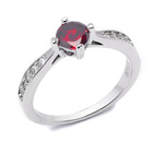 Srebrny Pierścionek z Czerwoną Cyrkonią
