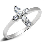 Srebrny Pierścionek Krzyżyk Wysadzany Cyrkoniami