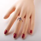 Srebrny Pierścionek z Czerwonymi Cyrkoniami