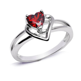 Srebrny Pierścionek Ozdobiony Czerwonym Sercem