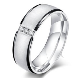 Obrączka ze Stali z Diamentowymi Kamieniami