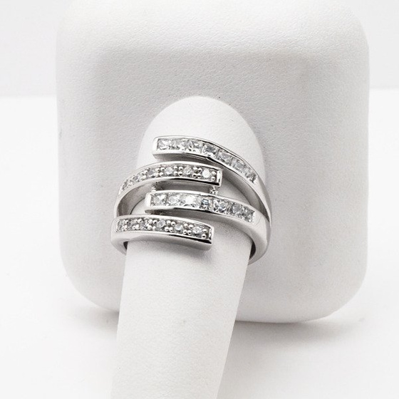 Szeroka Srebrna Obrączka z Białymi Cyrkoniami