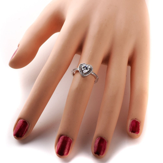 Srebrny Pierścionek z Białym Serduszkiem