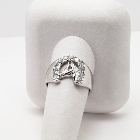 Obrączka Srebrna w Kształcie Konia z Cyrkoniami