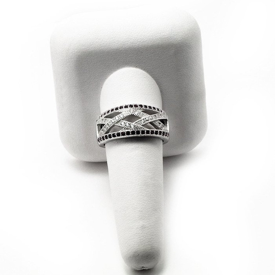 Srebrna Obrączka z Czarnymi i Białymi Cyrkoniami