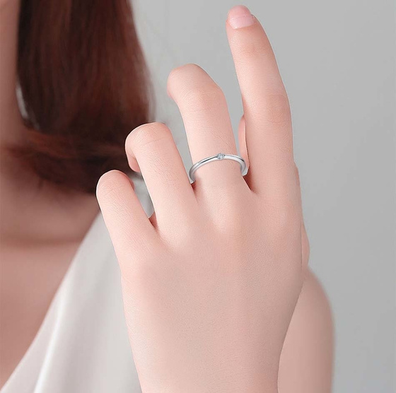 Srebrny Pierścionek Z Diamentową Cyrkonią