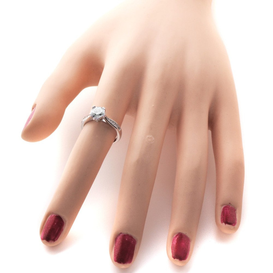 Srebrny Pierścionek z Białą Okrągłą Cyrkonią