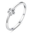 Srebrny Pierścionek Kwiatuszek z Cyrkoniami