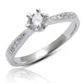 Srebrny Pierścionek Wysadzany Białymi Cyrkoniami