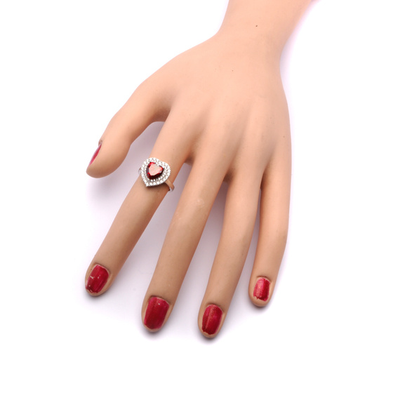 Pierścionek Srebrny Wysadzany Czerwonym Sercem