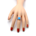 Srebrny Pierścionek z Dużym Niebieskim Opalem