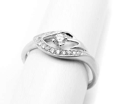 Srebrny Pierścionek w Kształcie Liścia