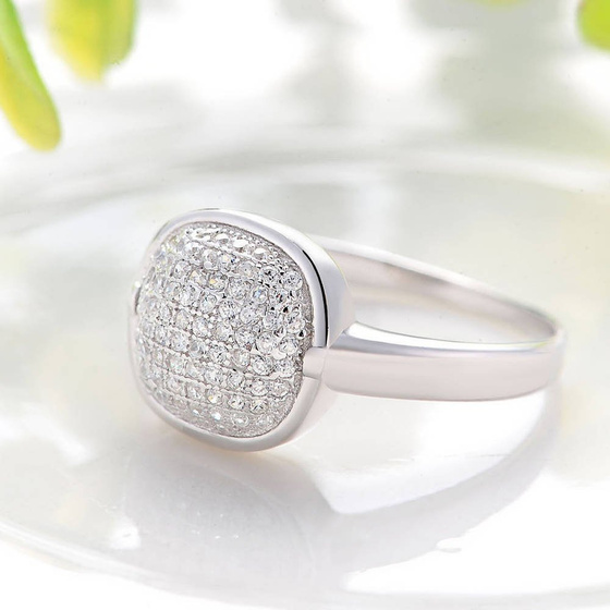 Srebrny Pierścionek Wysadzany Cyrkoniami