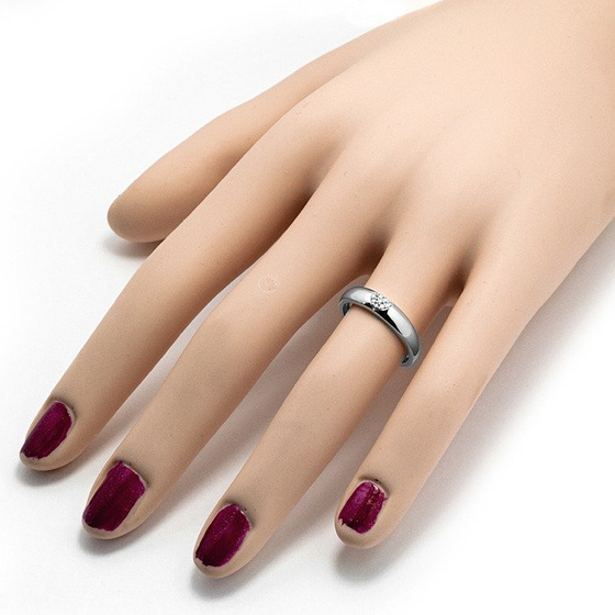 Obrączka z Białego Złota 375 z Brylantami Serce