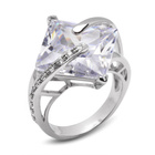 Pierścionek Srebrny z Dużą Bezbarwną Cyrkonią