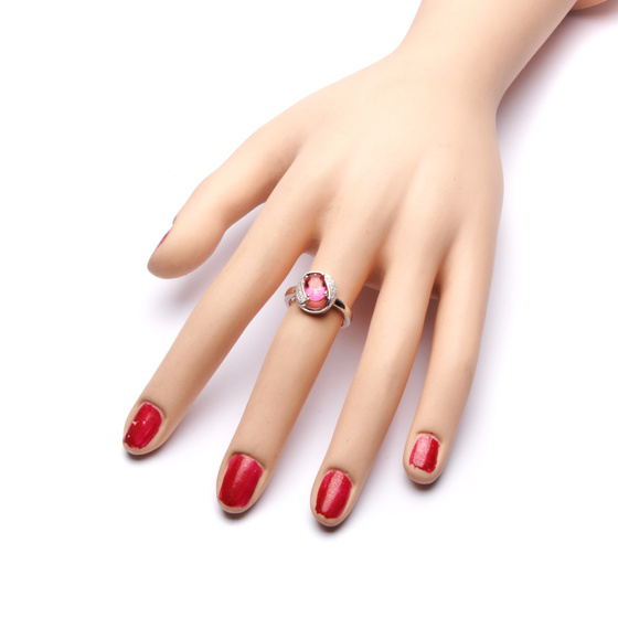 Srebrny Pierścionek z Rubinową Cyrkonią