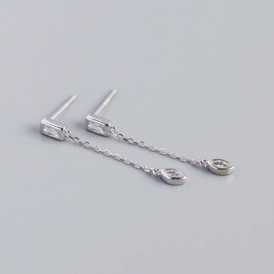 Srebrne Kolczyki na Łańcuszku z Cyrkonią