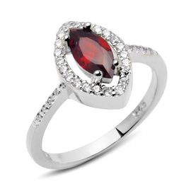 Srebrny Pieścionek z Czerwonym Kamieniem