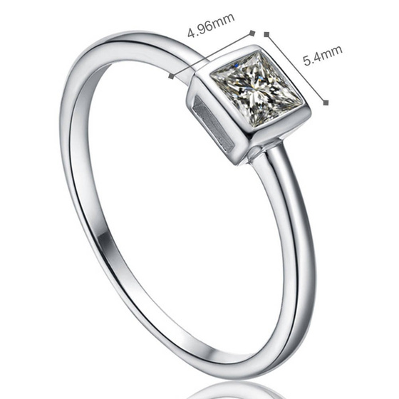 Srebrny Pierścionek z Diamentową Cyrkonią