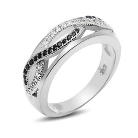 Srebrny Pierścionek Przeplatany Cyrkoniami