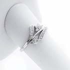 Srebrny Pierścionek z Białymi Kwiatuszkami