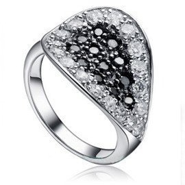 Pierścionek Srebrny z Białymi iCzarnymi Cyrkoniami