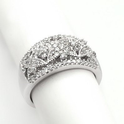 Pierścionek Srebrny Wysadzany Białymi Cyrkoniami