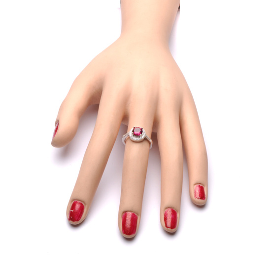 Srebrny Pierścionek z Rubinową Cyrkonią