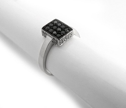 Pierścionek Srebrny Kostka Białe i Czarne Cyrkonie