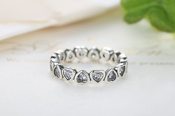 Srebrny Pierścionek Diamentowe Serduszka