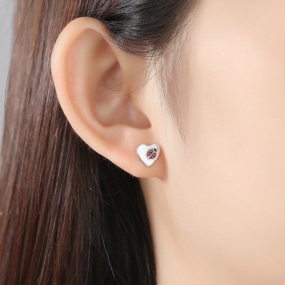 Srebrne Kolczyki Serce z Biedronką