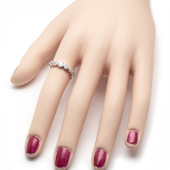 Srebrny Pierścionek z Białymi Cyrkoniami