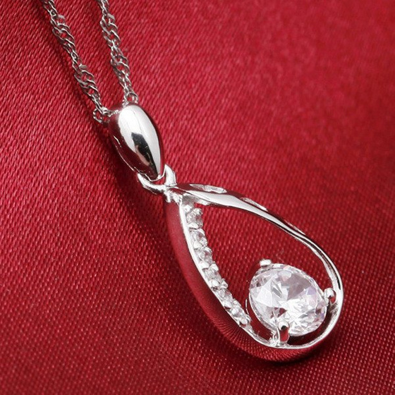 Srebrna Zawieszka z Diamentowymi Cyrkoniami