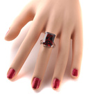 Srebrny Pierścionek z Dużą Czerwoną Cyrkonią