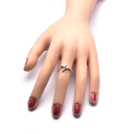 Srebrny Pierścionek z Cyrkoniami