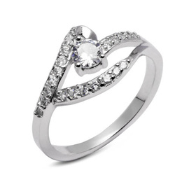 Srebrny Pierścionek z Diamentowymi Cyrkoniami