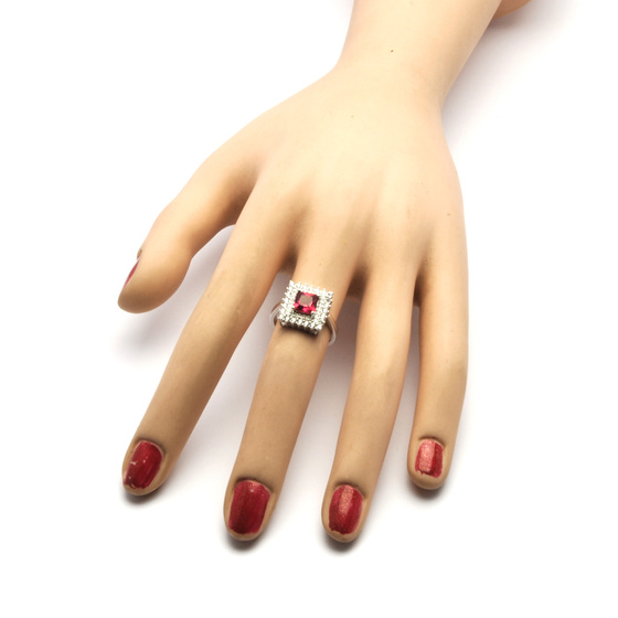 Srebrny Pieścionek Kwadratowy z Rubinową Cyrkonią