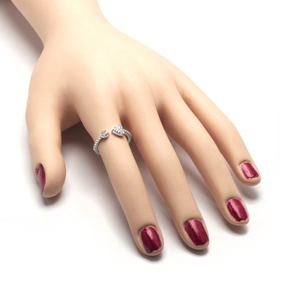 Pierścionek Srebrny Serduszko Wysadzane Kamieniami