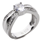 Srebrny Pierścionek z Bezbarwnymi Cyrkoniami